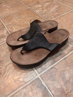 Dansko Women’s US 9 EU 40 Black Leather Slip On Thong Priya Sandals